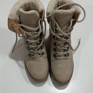 DV by Dolce Vita Beige and Tan Winter Boots. Sz 8.5